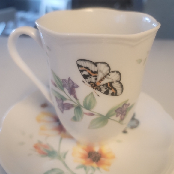 Lenox Eastern Tailed Blue Teacup and Saucer - Picture 3 of 12